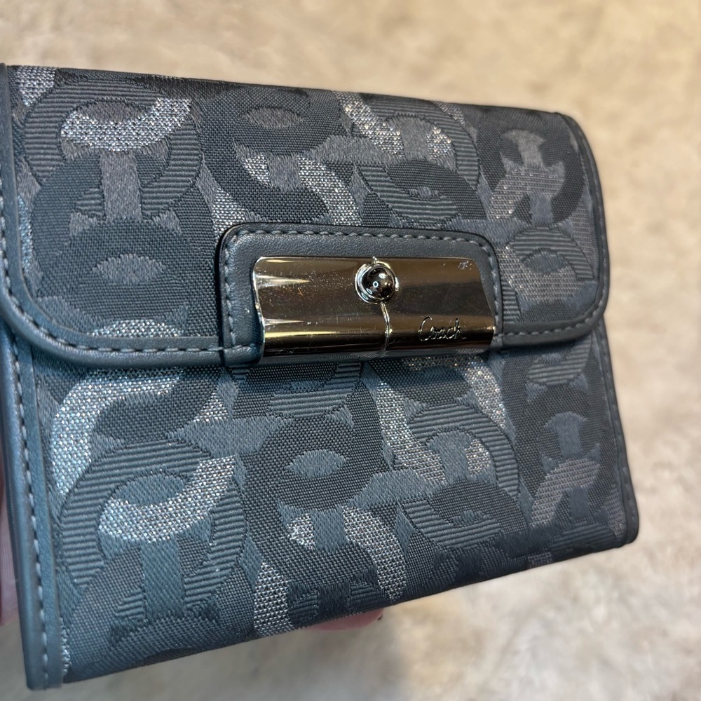 COACH Wallet Signature C Charcoal Gray Silver Metallic Trifold Patent Leather - Picture 4 of 16